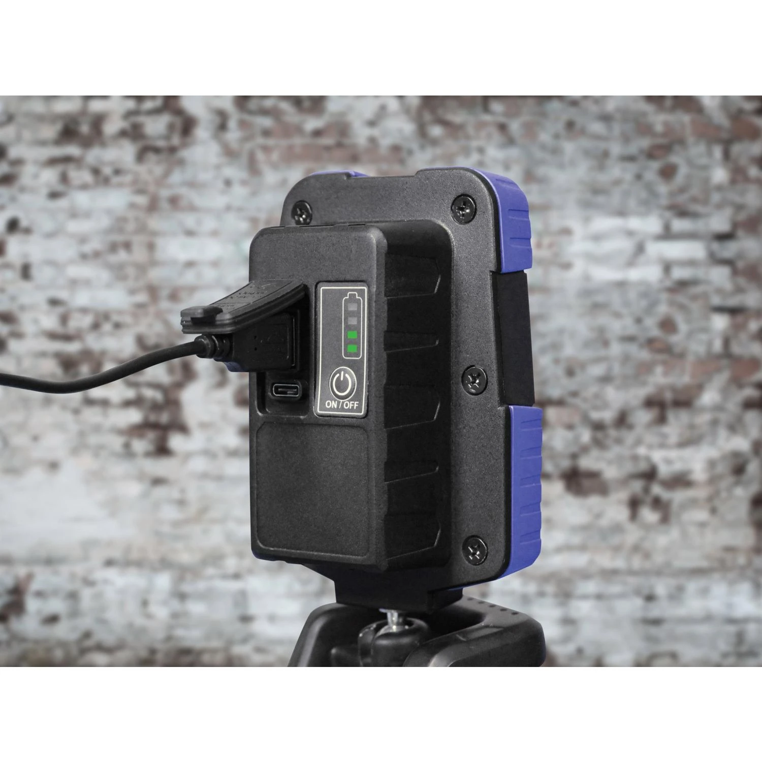 Faithfull FPPCLIP10R 10W Cordless Rechargeable Clip Light 4 Faithfull FPPCLIP10R 10W Cordless Rechargeable Clip Light - Image 4